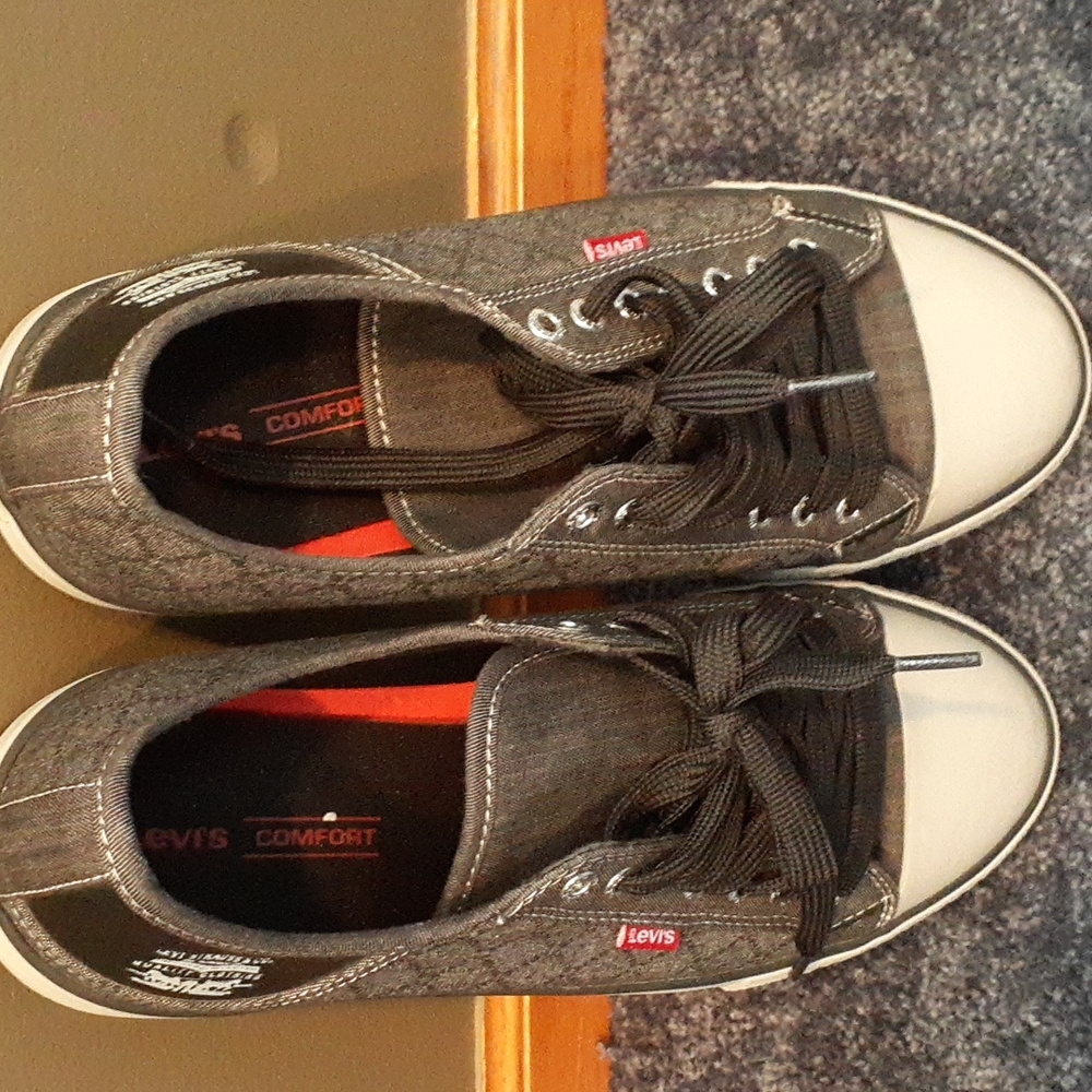 LEVI'S Stan Buck Sneakers Size 11 in Gray Brocade